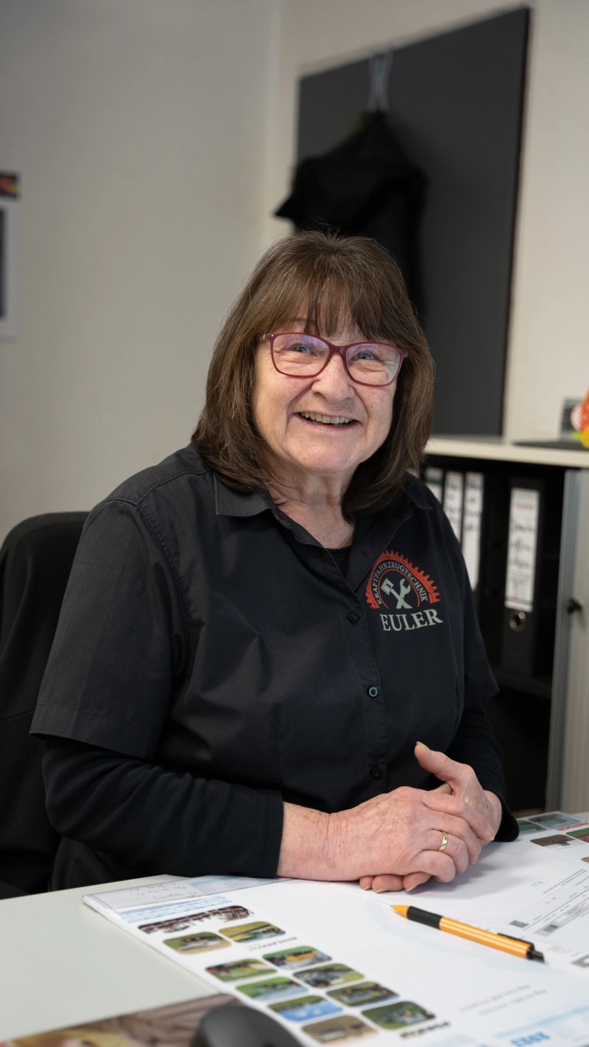 EULER KFZ MEISTERBETRIEB - KFZ-Meisterbetrieb - Team - Katrin PaganoAnnemarie Kreß-Bartel