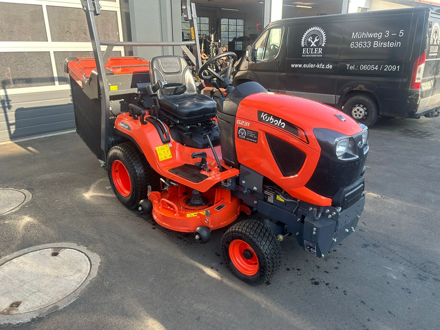 EULER KFZ MEISTERBETRIEB - Kfz-Meisterwerkstatt -Moderne Landwirtschaft mit Biokraftstoff-Traktor im Einsatz