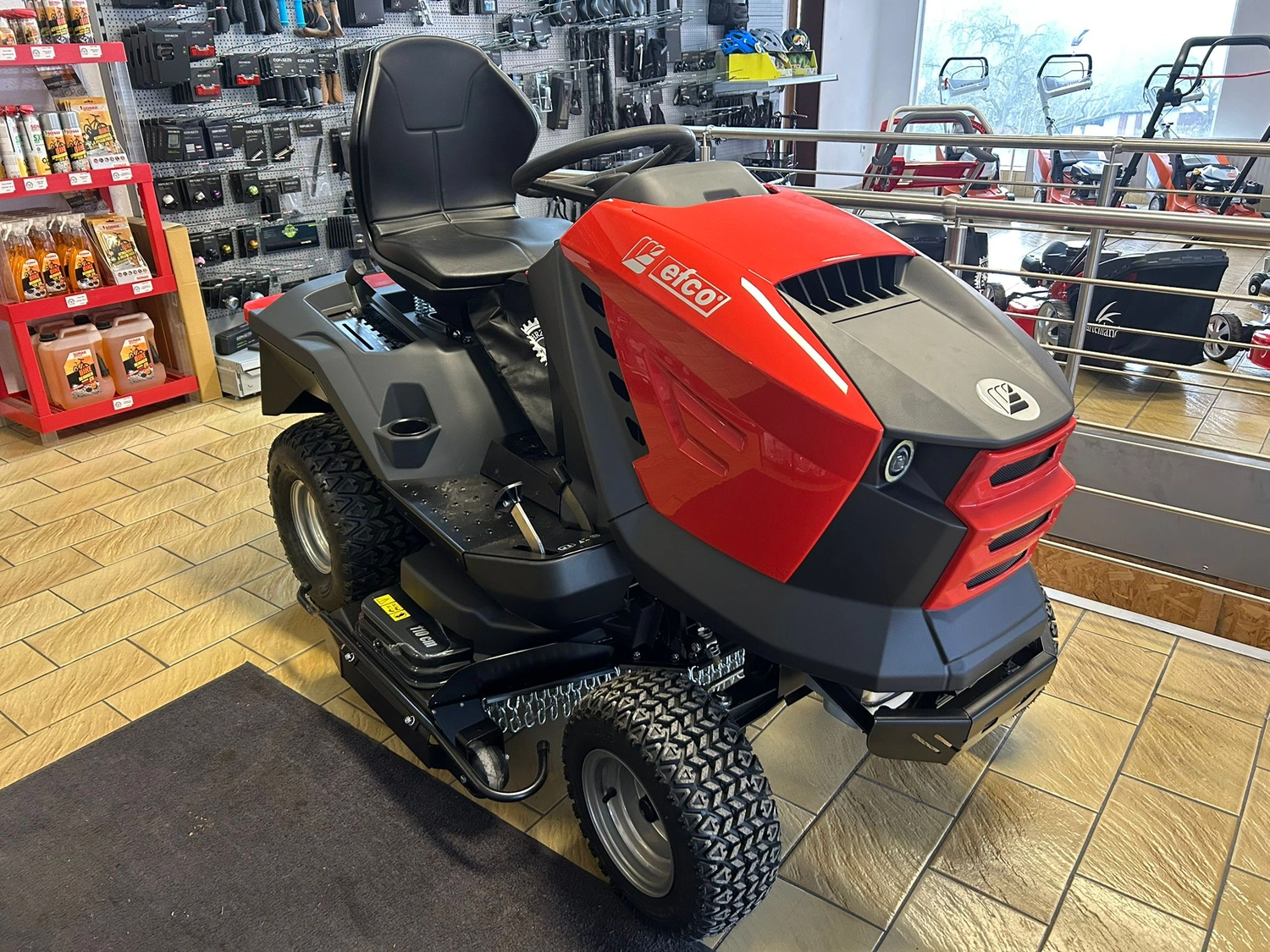 EULER KFZ MEISTERBETRIEB - Kfz-Meisterwerkstatt -Moderne Landwirtschaft mit Biokraftstoff-Traktor im Einsatz