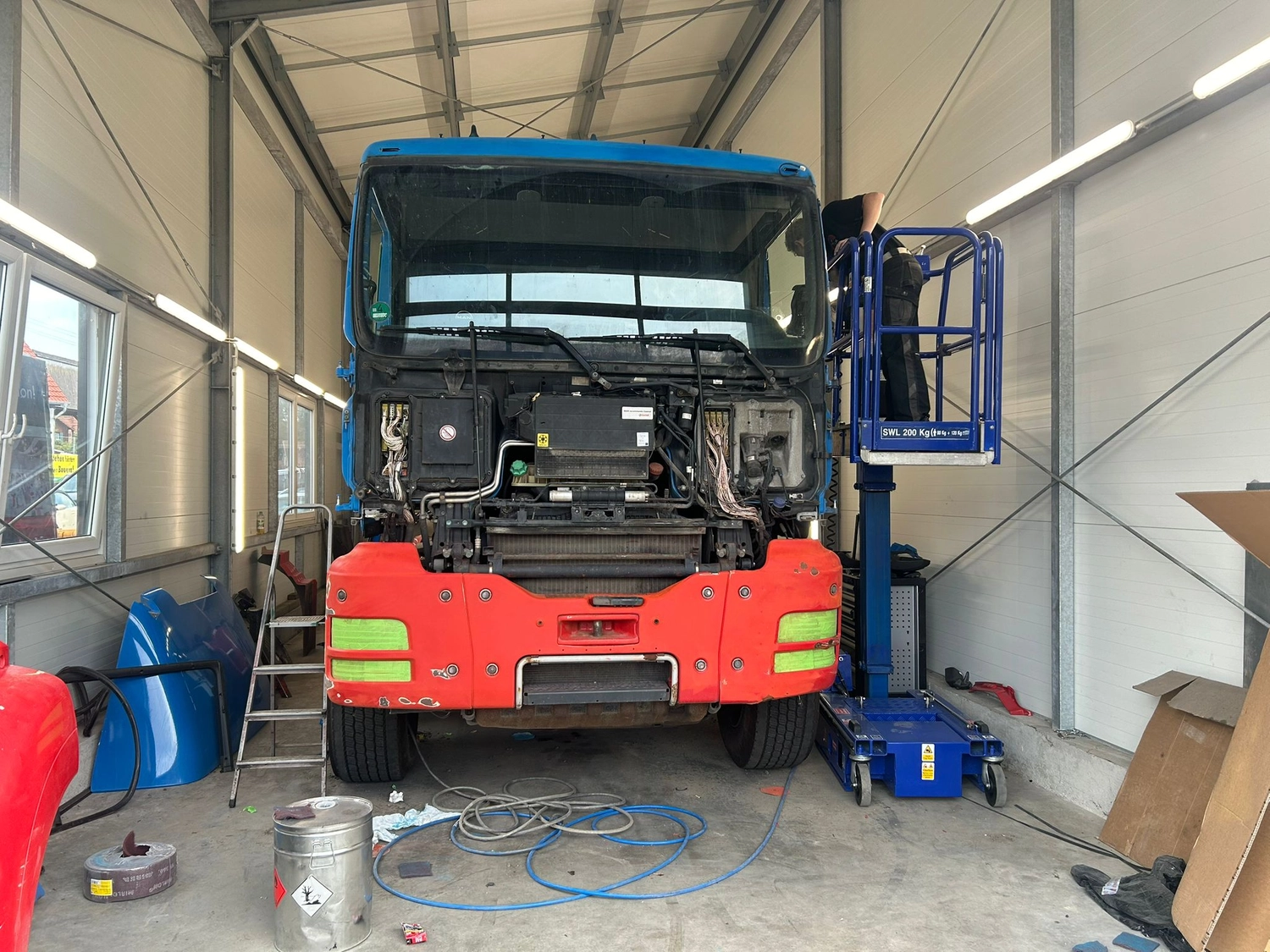 EULER KFZ MEISTERBETRIEB - Kfz-Meisterwerkstatt -Moderne Landwirtschaft mit Biokraftstoff-Traktor im Einsatz