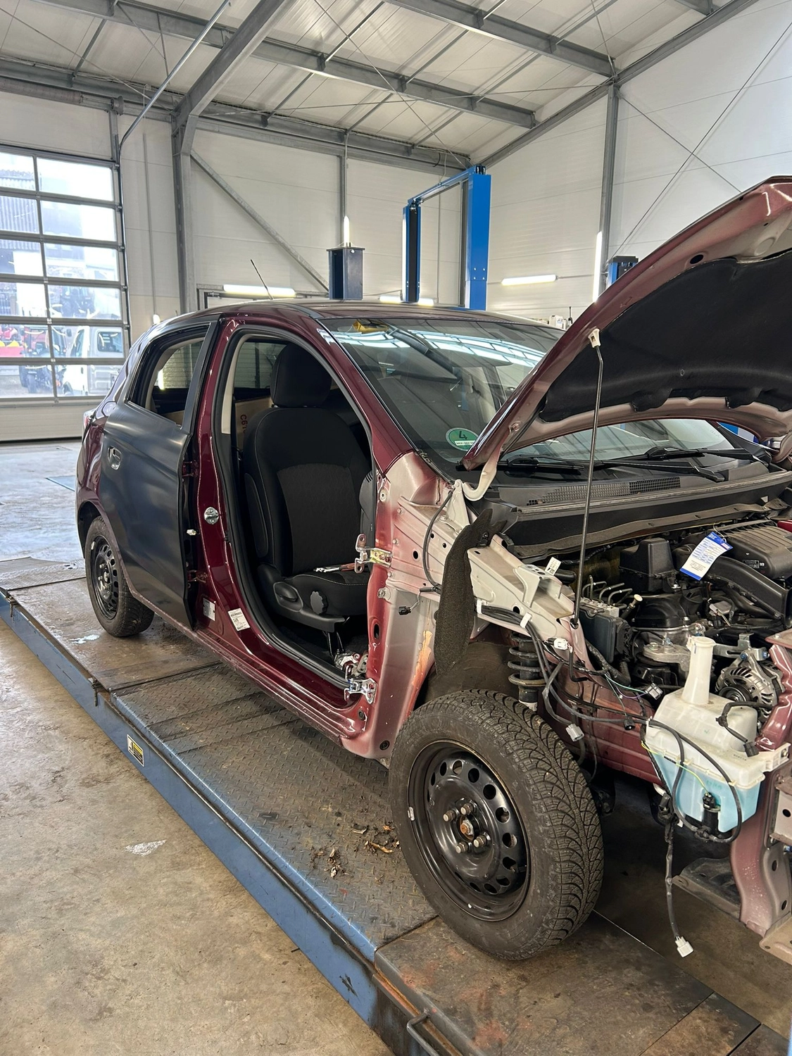 EULER KFZ MEISTERBETRIEB - Kfz-Meisterwerkstatt -Moderne Landwirtschaft mit Biokraftstoff-Traktor im Einsatz